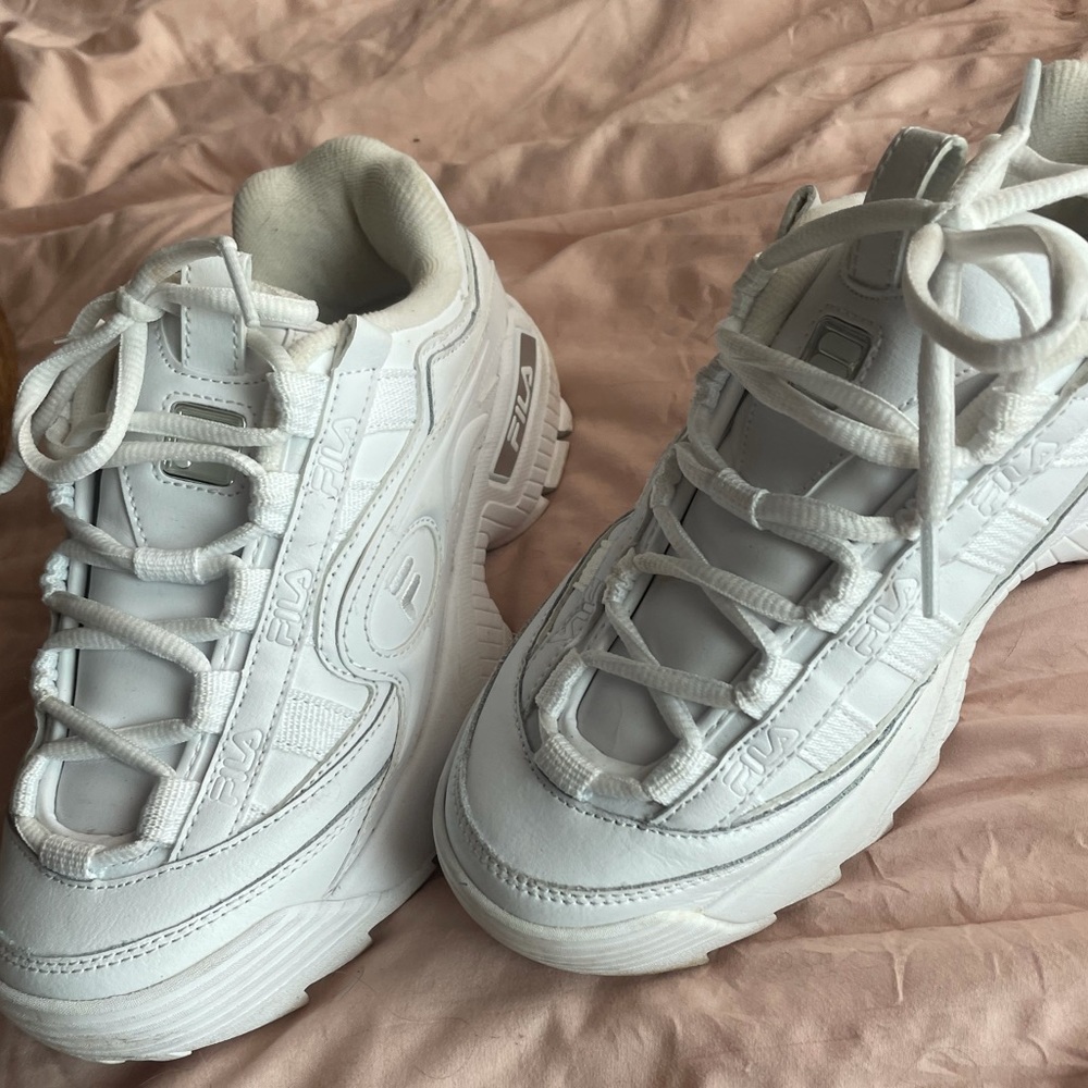 FILA sneakers all whites great condition